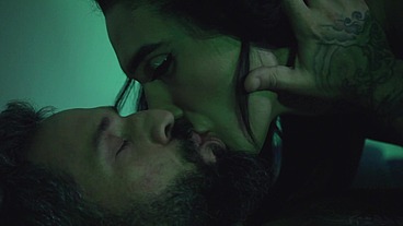 MARCELA DIMOV SENTANDO NO CARALHO DE MARIO ATÉ GOZAR