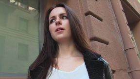 Hot sexy babe wants to be a model