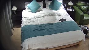 酒店偷拍❤️女的很性感性慾起來後她很騷一邊親嘴一邊擼管男友還算比較持久壓操女上位後入玩了不少動作才射精