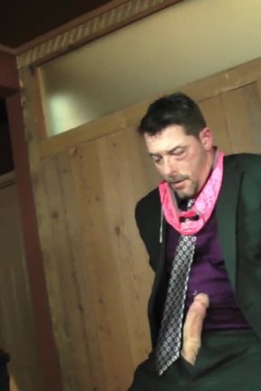 Nine-to-fiver get rough milked on his tie by dominant brunette bizarrlady.