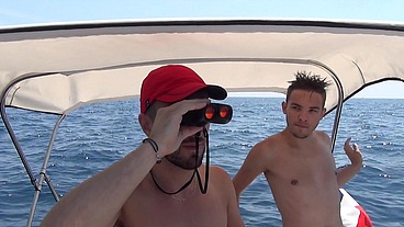 Pillonage en d'un petit cul serré et imberbe par la bite d'un marin b. - Lifeguard - Scène 4