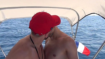 Pillonage en d'un petit cul serré et imberbe par la bite d'un marin b. - Lifeguard - Scène 4