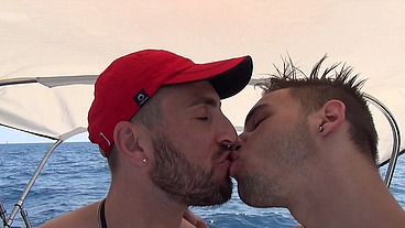 Pillonage en d'un petit cul serré et imberbe par la bite d'un marin b. - Lifeguard - Scène 4