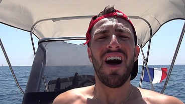 Pillonage en d'un petit cul serré et imberbe par la bite d'un marin b. - Lifeguard - Scène 4