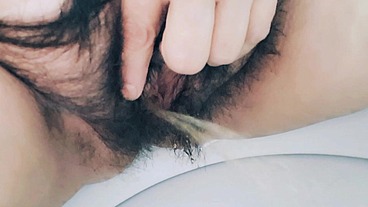 Stepmom milf Pee hairy pussy in toilet