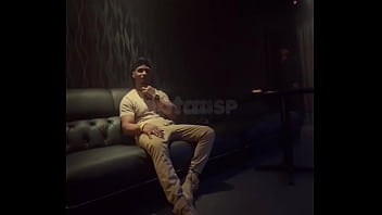 Conheci um moreno na casa de swing enquanto o corno assistia tudo! Parte 2