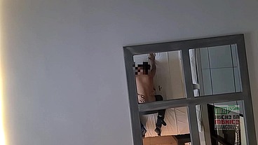 CAMARA ESCONDIDA: Mi jefa del trabajo descubrió que soy Juan Gorilla, y me pidio que me la follara