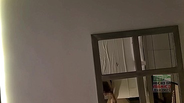 CAMARA ESCONDIDA: Mi jefa del trabajo descubrió que soy Juan Gorilla, y me pidio que me la follara