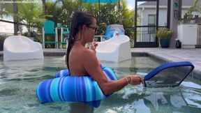 Smoking Pool Cleaner - Brooke