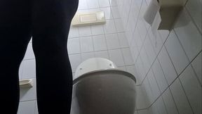 Farting and pee in the public bathroom all to be enjoyed 4K
