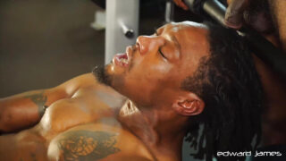 Tatoverede Phoenix Fellington driller med BBC-handjobs og blowjobs før hardcore anal dunking