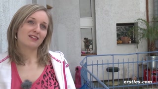 Ersties - Die blonde Bäckerin Alexa liebt es, sich selbst zu kneten