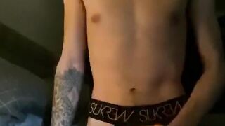 Solo twink fucks his ass with sex toys in a homemade clip