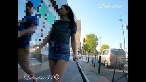 self video , exhib en ville , accompagnee d un inconnu