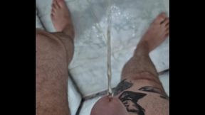 Slow–Motion Pissing Action in Amateur Brazilian SoloGay