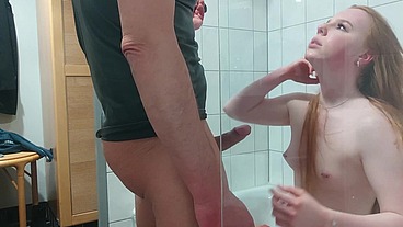 Rothaariges Teenie (19) ordentlich durchgefickt und ins Maul gespritzt