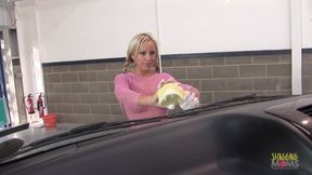 Savannah Gold joins a threesome with Francesca after a car wash