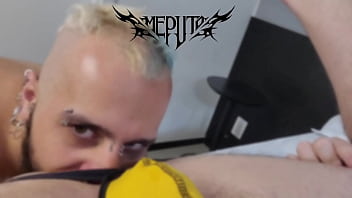 Ursinho dando o rabo no pelo pro macho punk