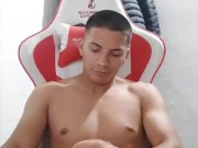 Argentino Influencer Masajeando su Enorme Verga