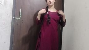 Cute sister in law ko bathroom me jabar chuchi daba kar pela