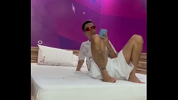 Maloka socou sem pena o rabo do loirinho!