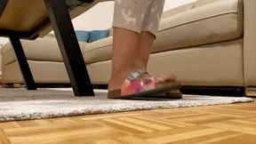 NERVOUS TOE TAP IN BIRKENSTOCK HOUS SLIPPERS - MOV HD