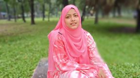 A girl sits alone in the park, then she meets him and friendship then love.