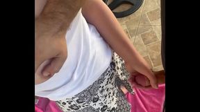 Batendo uma punheta para um estranho que conheci no mercado, deixei ele me tocar enquanto batia uma pra ele! Sophie HelenAss