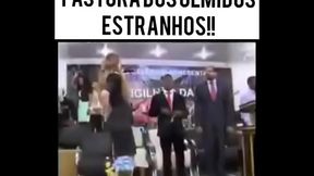 Pastora gemendo com o rolo