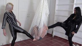 Barefoot Kicking 70 wmv