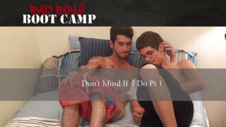 Gays aficionados tatuados se besan, acarician pollas y se las meten hasta el fondo del culo