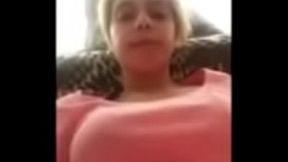 Amateur teen webcam babe takes it off