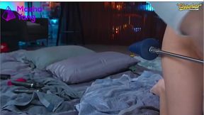 rubia putona se masturba con sus juguetes