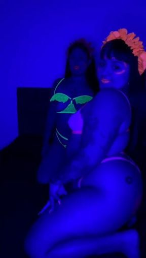 LineaLove & SteffiBuns love each other's pussy