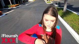 Wonder Woman-cosplayer ger sin man en avsugning