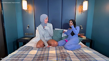 Yasmina and Aaliyah have a naughty sleepover