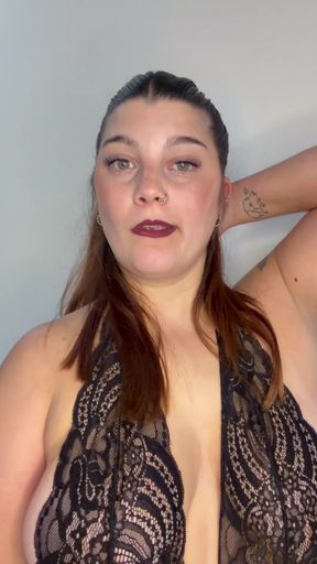 Babe shows off her armpits on OnlyFans