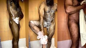 peludo musculoso no banho