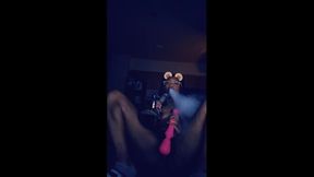 Amateur MILF enjoys a smoke and a satisfying climax