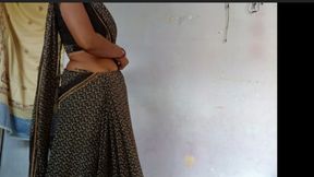 Bhabhi looked very beautiful wearing a black saree, brother-in-law made a mare and hit sister-in-law&amp;#039;s ass loudly and boldl