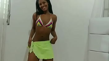 Nicol se menea saliendo de la ducha