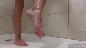 Joey Lee In Soapy Shower, 30ddd Boobies, Tight Ass Play