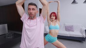 dolly dyson stretches her pussy