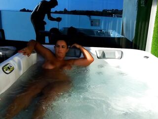 Hawt Jacuzzi