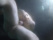 After hot dans sa piscine