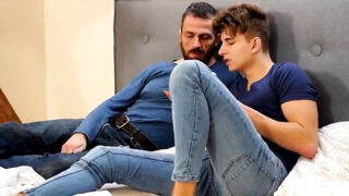 Il giovane americano Eric Lenn viene scopato analmente,