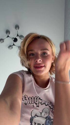 Colombian/Peruvian/Portuguese/Argentinian cam girl gives a hot webcam