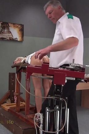 Lola4 Spanking Machine - Ass Whipping