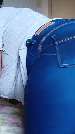 Ebony Chubby Girl Farting in Tight Jeans