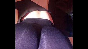 sexy tapatio en pantalones de yoga